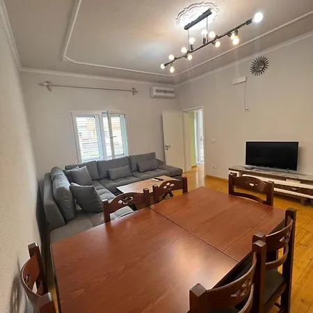 Apartament Ton' S *